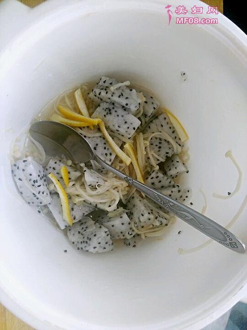 金针菇火龙果的做法