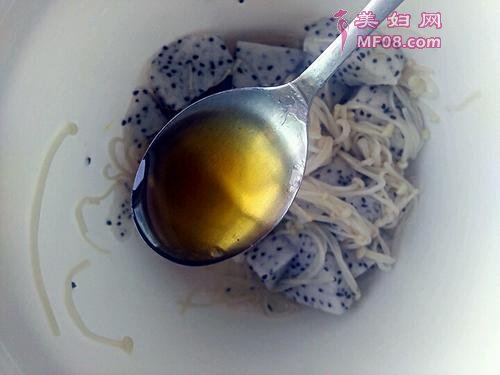 金针菇火龙果的做法