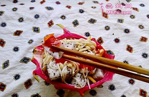 金针菇火龙果的做法