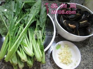 菠菜拌淡菜的做法步骤：1