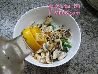 菠菜拌淡菜的做法步骤：8