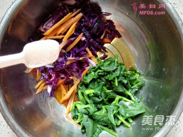 紫甘蓝拌穿心莲的做法