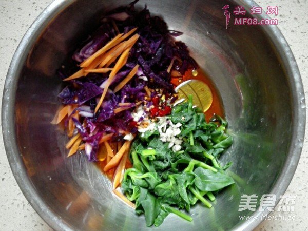紫甘蓝拌穿心莲的做法