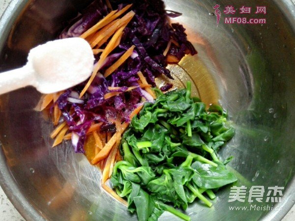 紫甘蓝拌穿心莲的做法