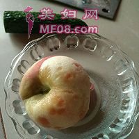 桃汁黄瓜的做法图解1