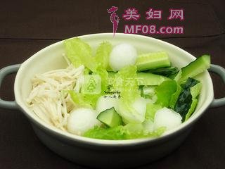 金针菇拌杂蔬的做法步骤：7