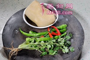 虎皮烧椒拌牛肚步骤1