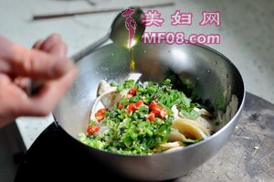 虎皮烧椒拌牛肚步骤7