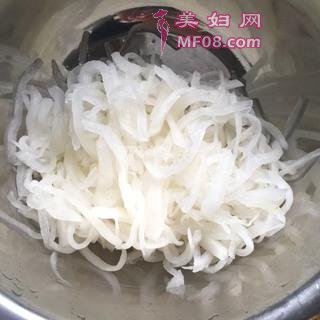 凉拌香脆萝卜丝