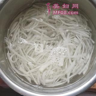 凉拌香脆萝卜丝