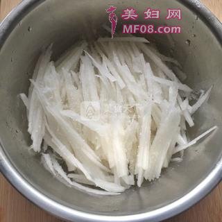 凉拌香脆萝卜丝