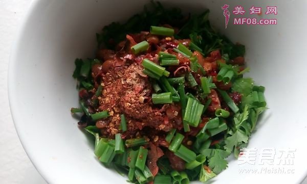 香菜拌豆豉的做法