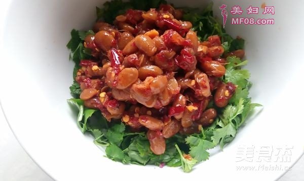 香菜拌豆豉的做法