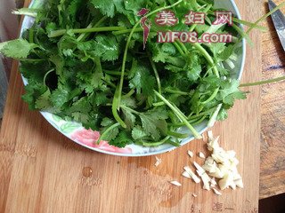 花生米拌香菜