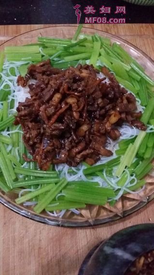 肉丝芹菜拌粉丝