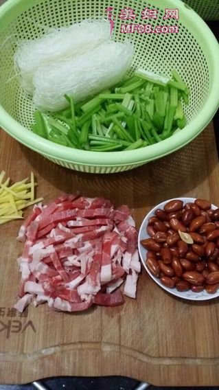 肉丝芹菜拌粉丝