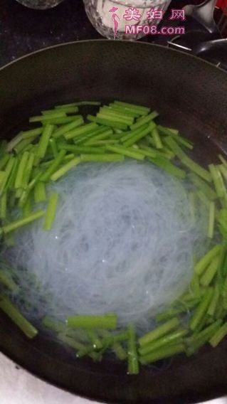 肉丝芹菜拌粉丝