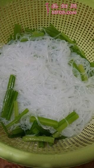 肉丝芹菜拌粉丝