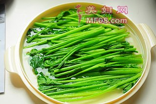 核桃菠菜塔