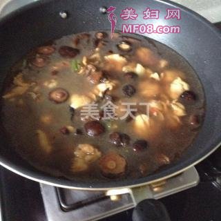 小鸡炖蘑菇的做法步骤：7