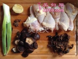 小鸡炖蘑菇的做法步骤：1