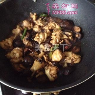 小鸡炖蘑菇的做法步骤：6
