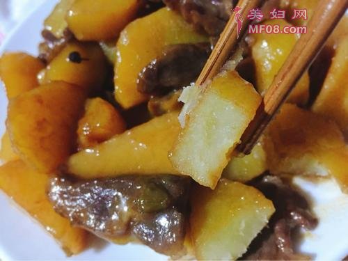 腊肉炖土豆的做法