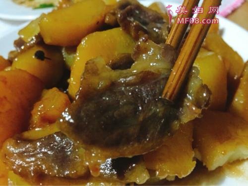 腊肉炖土豆的做法