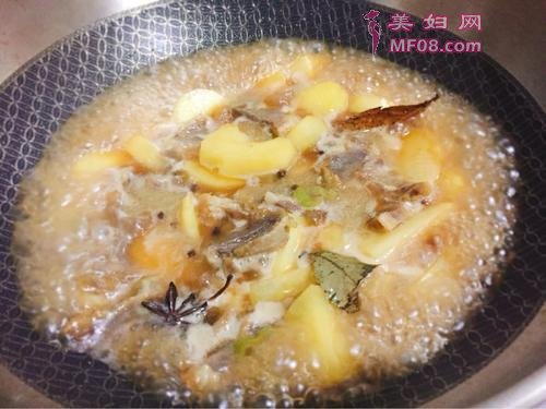 腊肉炖土豆的做法