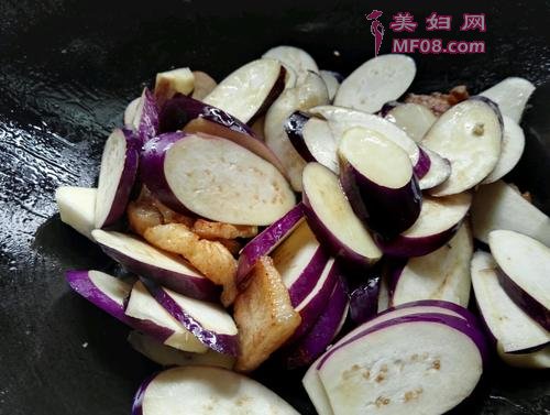 五花肉烧茄子的做法