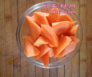 鸡翅炖胡萝卜的做法步骤：2