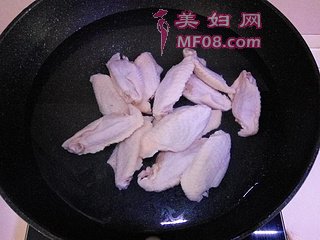 鸡翅炖胡萝卜的做法步骤：3