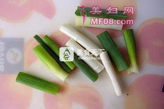 葱烧鸡腿的做法步骤：3