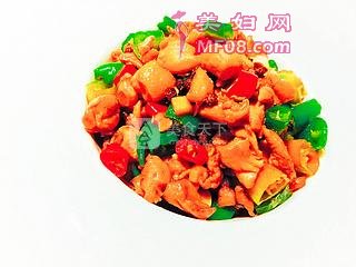 家常川味小炒鸡【三椒小煎鸡丁】的做法步骤：7
