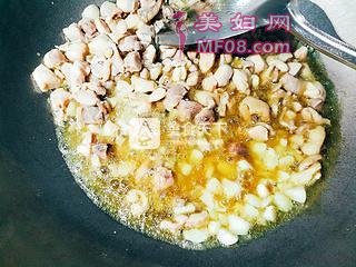 家常川味小炒鸡【三椒小煎鸡丁】的做法步骤：4