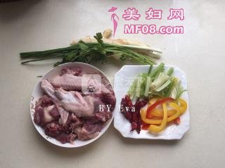 无水子姜闷鸭#厨房致欲系#的做法步骤：1