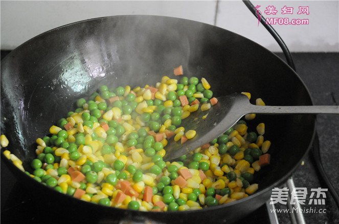玉米青豆炒胡萝卜粒的做法
