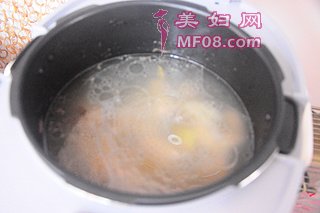 清爽排骨瓠瓜汤的做法步骤：6