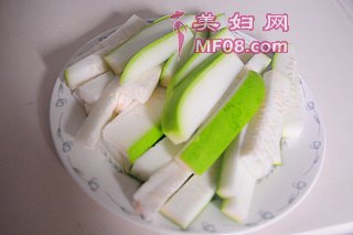 清爽排骨瓠瓜汤的做法步骤：2