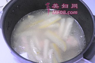 清爽排骨瓠瓜汤的做法步骤：8
