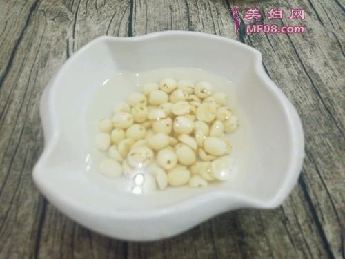 桂圆莲子汤的做法