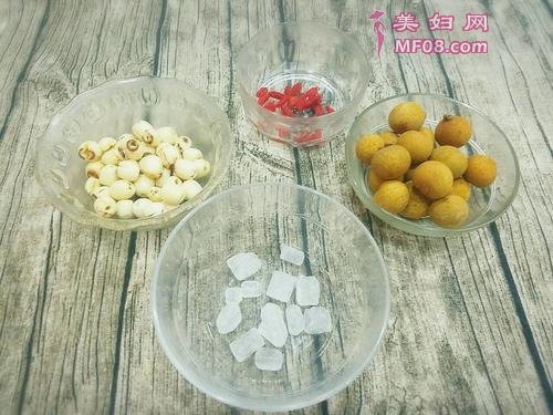 桂圆莲子汤的做法