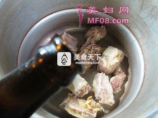 圆白菜牛排骨汤 的做法步骤：2