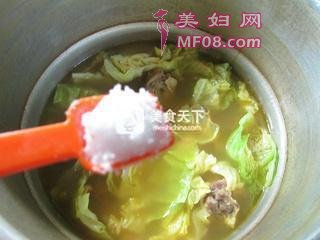 圆白菜牛排骨汤 的做法步骤：8