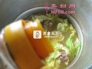 圆白菜牛排骨汤 的做法步骤：7