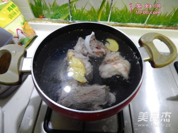 西红柿山药大骨汤的做法