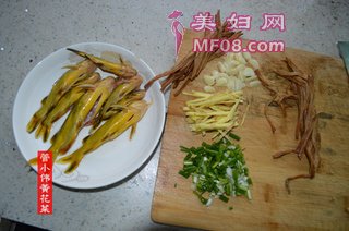 双黄汤（黄刺鱼煮黄花菜汤）