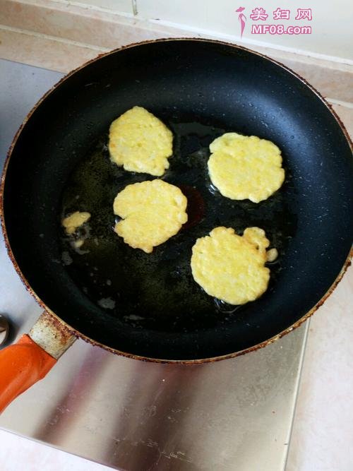 米饭鸡蛋饼的做法