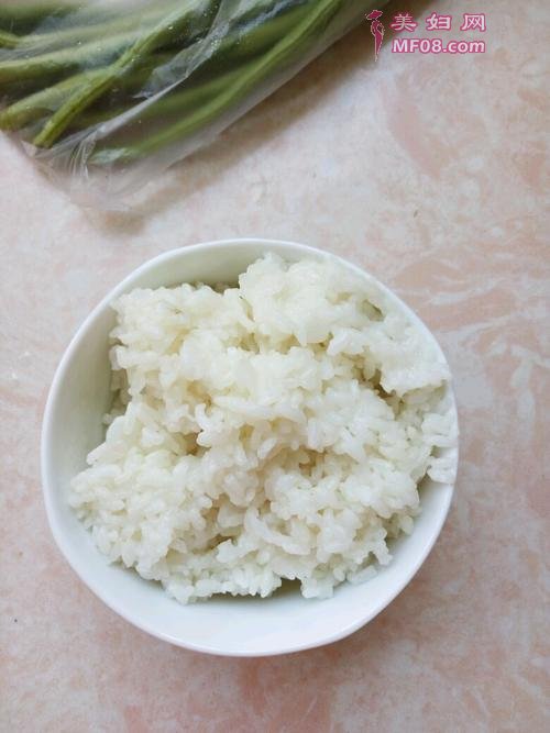 米饭鸡蛋饼的做法