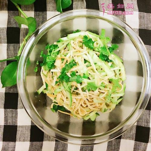 秘制黄瓜干豆腐丝的做法